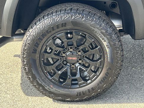 New 2026 GMC Canyon Elevation w/ LPO, Black Badging Package RWD image 31