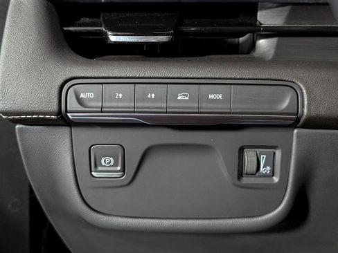 Used 2022 Cadillac Escalade Premium Luxury image 27