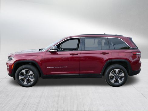 Used 2024 Jeep Grand Cherokee Limited 4xe w/ Trailer Tow Package AWD/4WD image 4
