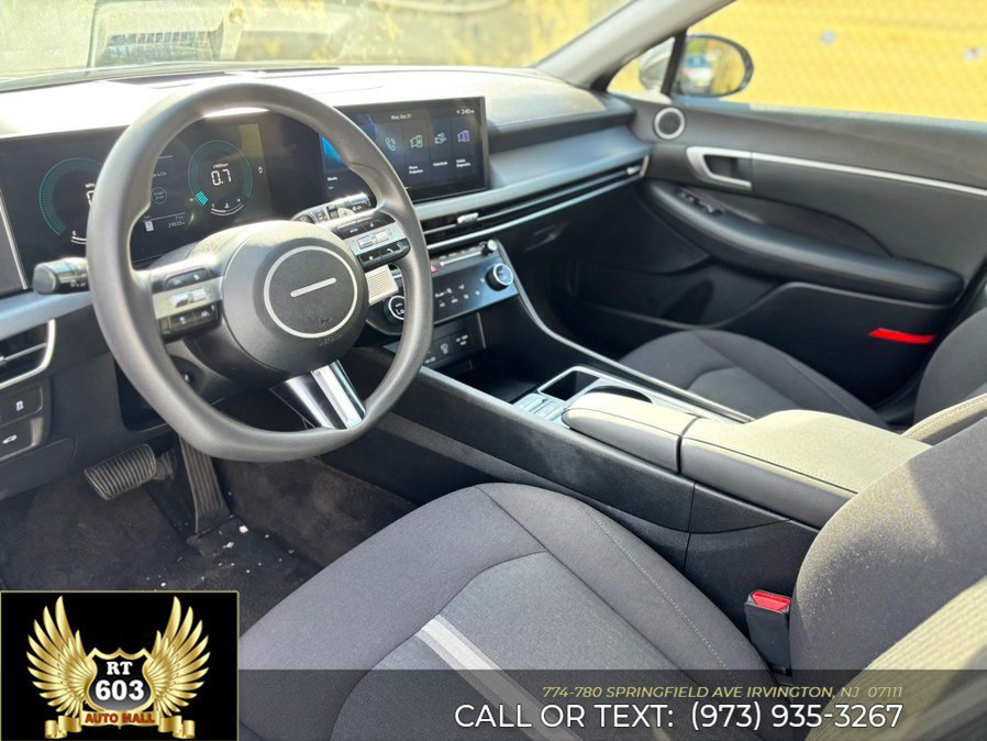 Used 2025 Hyundai Sonata SEL FWD image 16