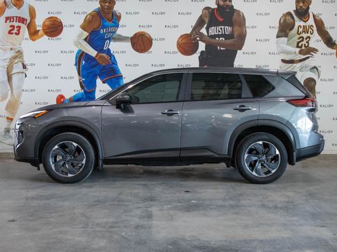 Used 2024 Nissan Rogue SV image 16