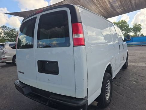 Used 2019 Chevrolet Express 2500 RWD image 4