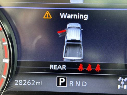 Used 2024 Nissan Titan PRO-4X w/ Pro-4x Convenience Package AWD/4WD image 13