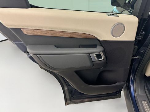 Used 2018 Land Rover Discovery HSE AWD/4WD image 25