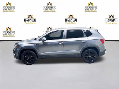 Used 2022 Volkswagen Taos SE w/ Panoramic Sunroof Package FWD image 10