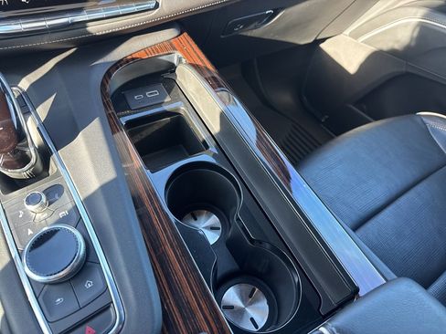 Used 2023 Cadillac Escalade ESV Premium Luxury image 27