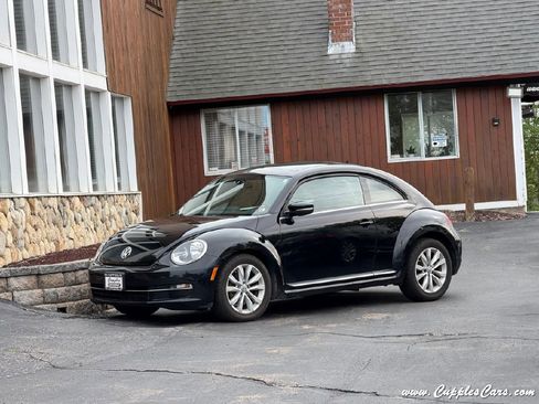Used 2013 Volkswagen Beetle TDI FWD image 2