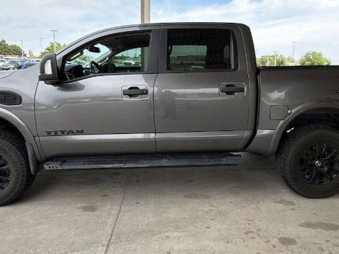 Used 2017 Nissan Titan PRO-4X w/ Pro-4x Convenience Package AWD/4WD image 2