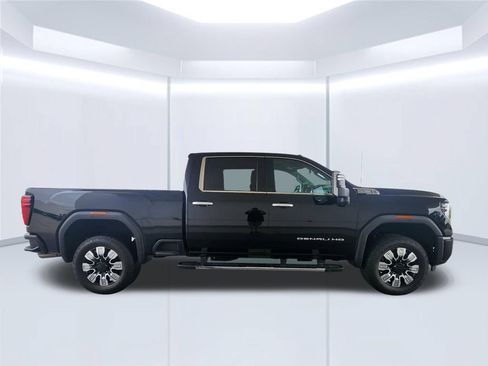 Used 2024 GMC Sierra 2500 Denali AWD/4WD image 2