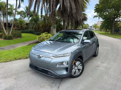 Used 2021 Hyundai Kona Ultimate w/ Cargo Package FWD image 4