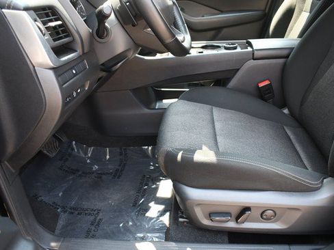 Used 2025 Nissan Rogue SV AWD/4WD image 15
