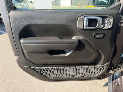 Used 2022 Jeep Wrangler Unlimited Rubicon 4xe AWD/4WD image 12
