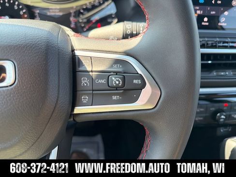 Used 2025 Jeep Compass Trailhawk AWD/4WD image 14