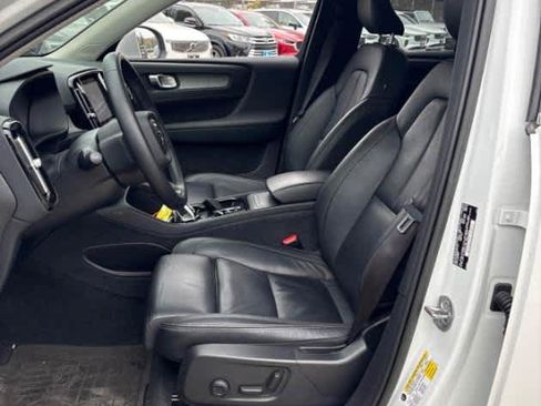 Used 2023 Volvo XC40 B5 Ultimate w/ Protection Package Premier AWD/4WD image 4