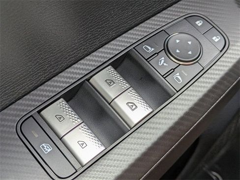 New 2025 Mitsubishi Outlander SE image 24