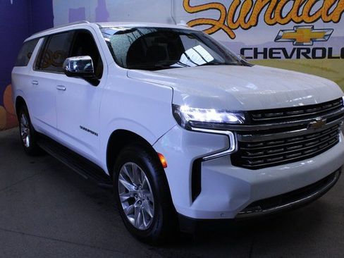 Used 2023 Chevrolet Suburban Premier image 4