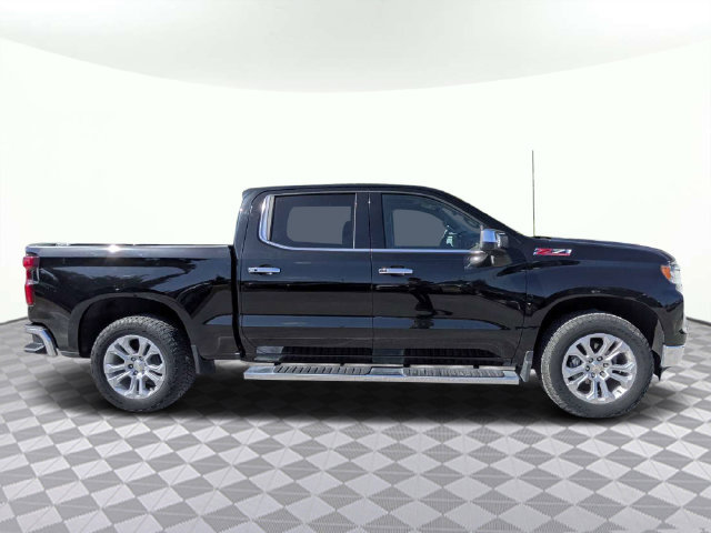 Used 2023 Chevrolet Silverado 1500 LTZ AWD/4WD image 3