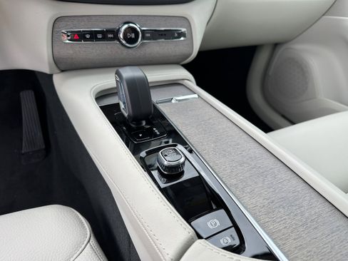 Certified 2025 Volvo XC90 T8 Plus w/ Protection Package Premier AWD/4WD image 12