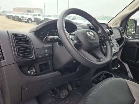 Used 2025 RAM ProMaster 2500 w/ Convenience Group FWD image 10