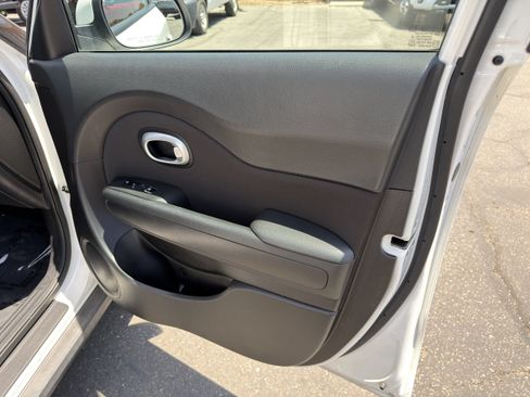 Used 2019 Kia Soul + FWD image 11