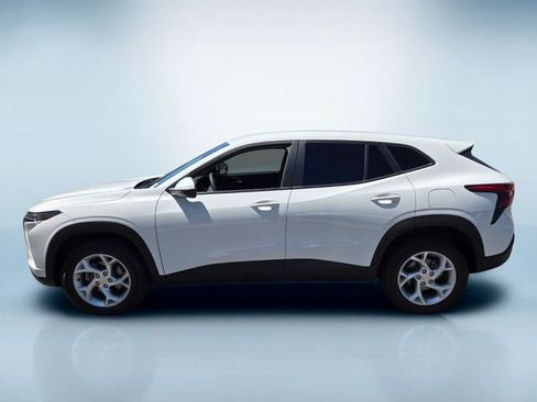 Used 2024 Chevrolet Trax LS w/ LS Convenience Package FWD image 7