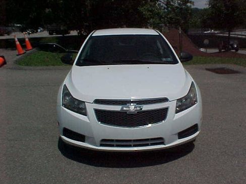 Used 2014 Chevrolet Cruze LS FWD image 3