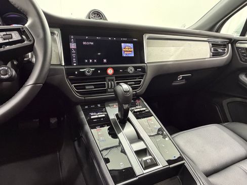 Certified 2026 Porsche Macan AWD/4WD image 41