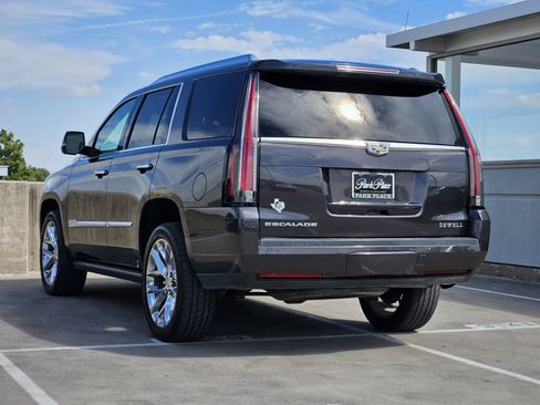 Used 2016 Cadillac Escalade Platinum image 3