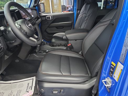 New 2025 Jeep Gladiator High Tide image 4