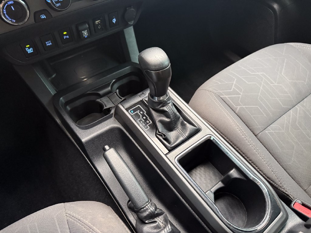 Used 2019 Toyota Tacoma TRD Sport w/ Technology Package AWD/4WD image 28