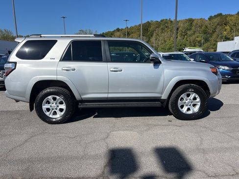 Used 2022 Toyota 4Runner SR5 Premium image 6
