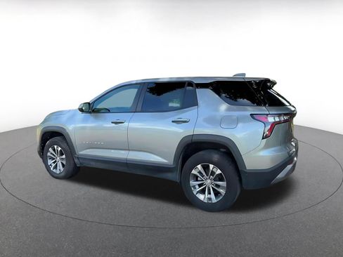 Used 2025 Chevrolet Equinox LT FWD image 8