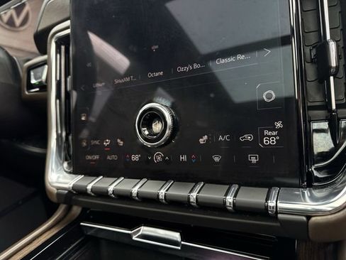 Certified 2025 GMC Yukon XL Denali Ultimate w/ LPO, Floor Liner Package AWD/4WD image 36