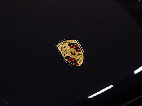 Certified 2025 Porsche Macan AWD/4WD image 17