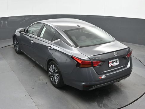Used 2025 Nissan Altima 2.5 SV FWD image 36
