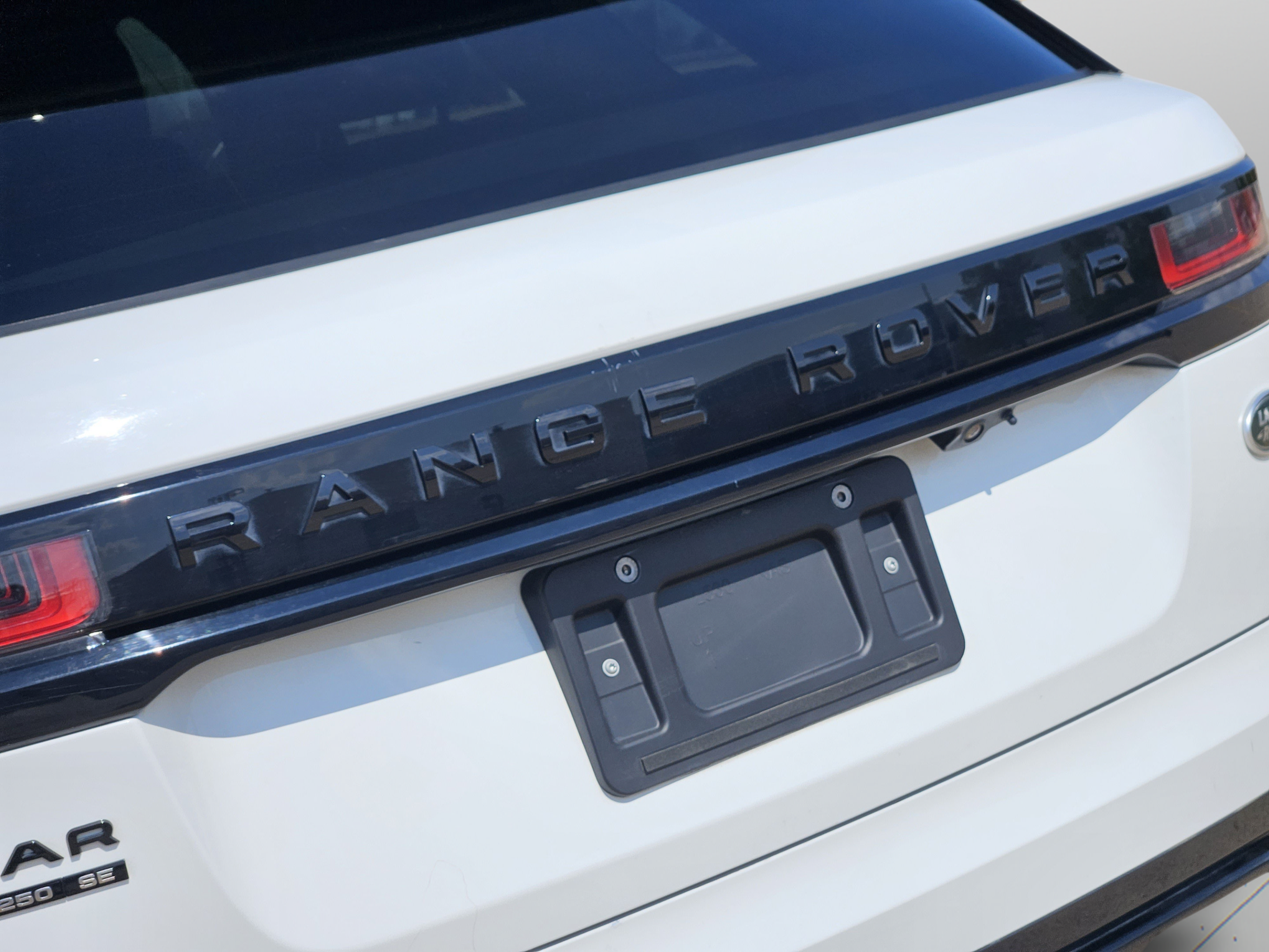 Used 2018 Land Rover Range Rover Velar R-Dynamic SE AWD/4WD image 26