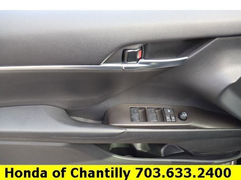 Used 2024 Toyota Camry SE image 18