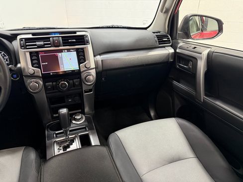Used 2020 Toyota 4Runner SR5 Premium image 32