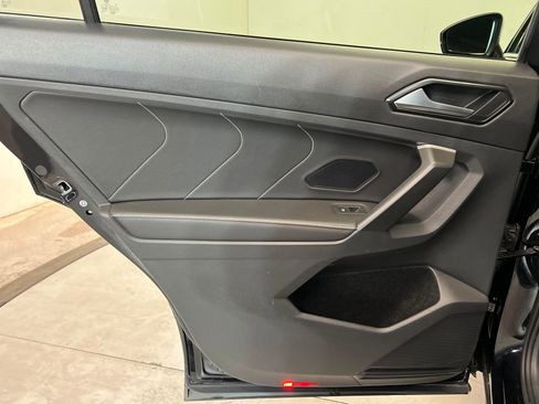 Used 2024 Volkswagen Tiguan SE image 19