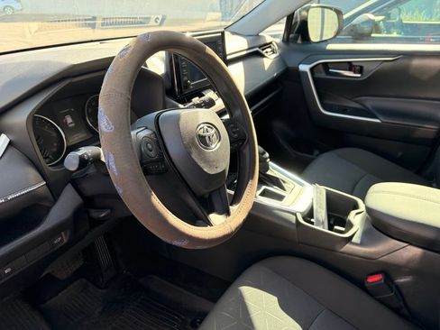 Used 2022 Toyota RAV4 XLE w/ Convenience Package FWD image 8