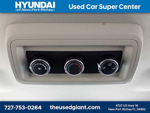 Used 2020 Dodge Journey SE w/ SE Popular Equipment Group image 17