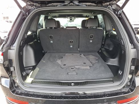 Certified 2025 Jeep Grand Cherokee Altitude image 28