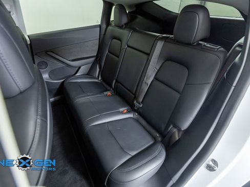 Used 2022 Tesla Model Y Performance AWD/4WD image 29