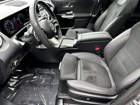 Certified 2025 Mercedes-Benz GLB 250 image 10