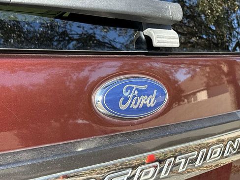 Used 2017 Ford Expedition EL XLT w/ Equipment Group 202A image 10