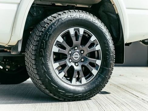 Used 2018 Nissan Titan PRO-4X w/ Pro-4x Convenience Package AWD/4WD image 40