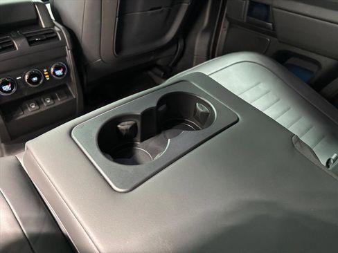 Used 2025 Land Rover Defender 110 image 26