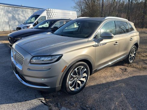 Used 2023 Lincoln Nautilus Reserve image 1