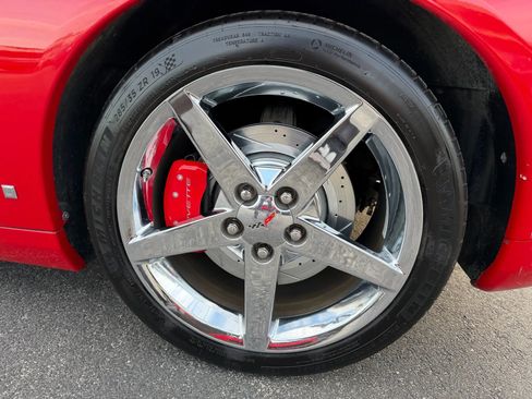 Used 2006 Chevrolet Corvette Convertible w/ Preferred Equipment Group image 36