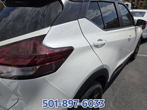Used 2024 Nissan Kicks SR w/ SR Premium Package FWD image 9